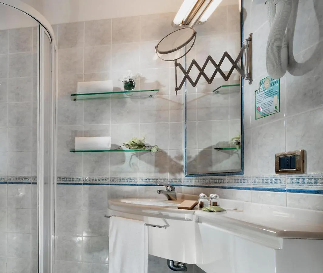 Novecento Suite Hotel Ριτσόνε