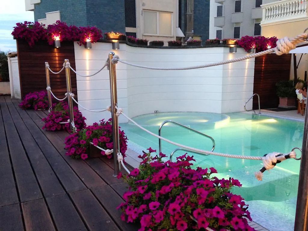 Novecento Suite Hotel Ριτσόνε