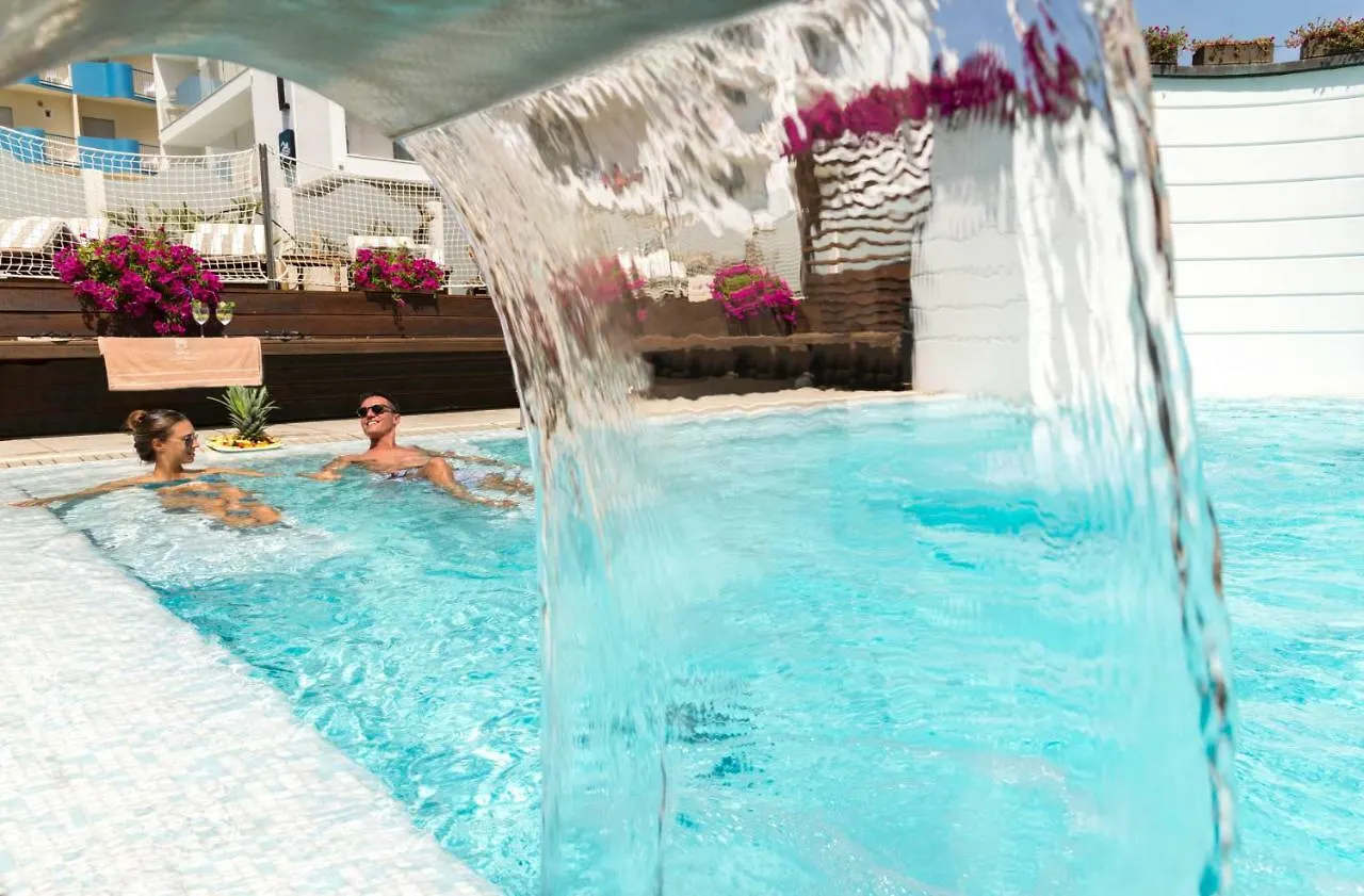 Novecento Suite Hotel Ριτσόνε