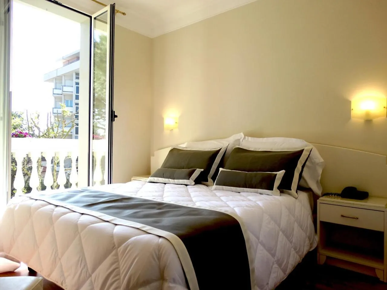 Novecento Suite Hotel Riccione 3*,  Italia